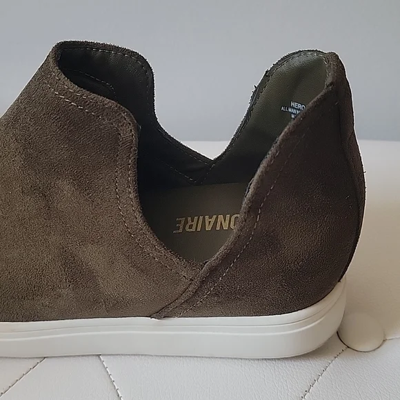 CUSHIONAIRE Women's Hero Hidden Wedge Sneaker Size 8 1/2M - Picture 14 of 15